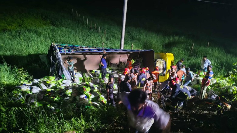 কুমিল্লায় ট্রাক উল্টে ৭ শ্রমিকের প্রাণহানি