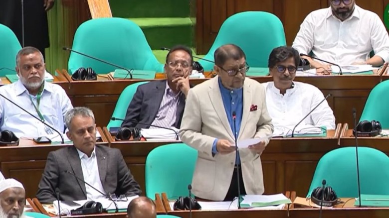 প্রধানমন্ত্রীকে সম্রাট বাবরের সঙ্গে তুলনা করলেন স্বাস্থ্যমন্ত্রী