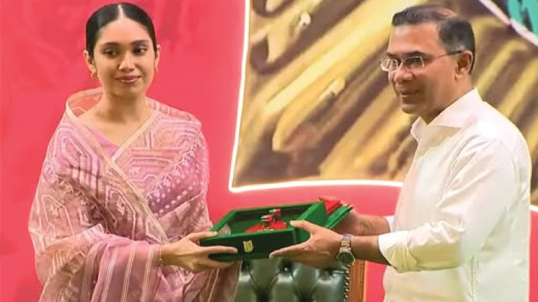 দাদি খালেদা জিয়ার ‘স্বাধীনতা পুরস্কার’ গ্রহণ করলেন জাইমা রহমান