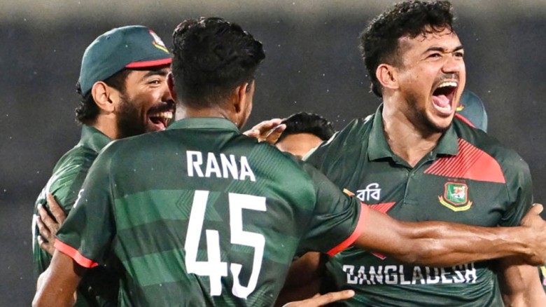 এবার নিউজিল্যান্ডের ব্যাটিংয়ে আঘাত হানলেন তাসকিন