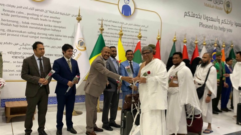 সৌদি আরবে পৌঁছাল বাংলাদেশের প্রথম হজ ফ্লাইট