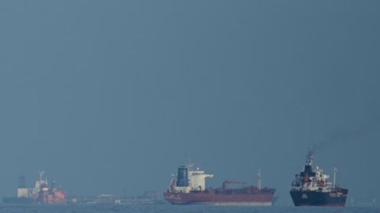 খোলার পর ফের হরমুজ প্রণালি বন্ধের হুঁশিয়ারি ইরানের