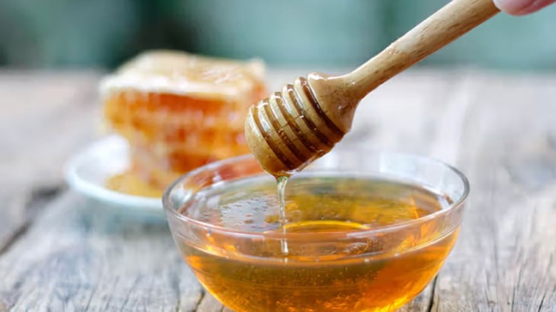 মধু কি ওজন কমাতে সাহায্য করে?
