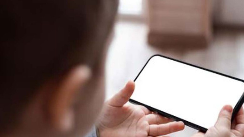 সচেতনতাই শিশুদের ইন্টারনেট আসক্তি দূর করতে পারে