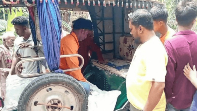 বড়াইগ্রামে অটোরিকশা চাপায় স্কুলছাত্র নিহত
