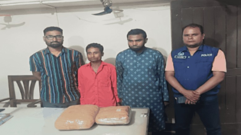গাঁজা-সিএনজিসহ দুই যুবক আটক