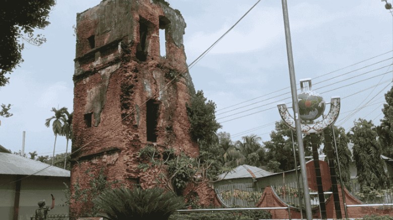 ধ্বংসের মুখে শতবর্ষী কাকিনা জমিদার বাড়ি