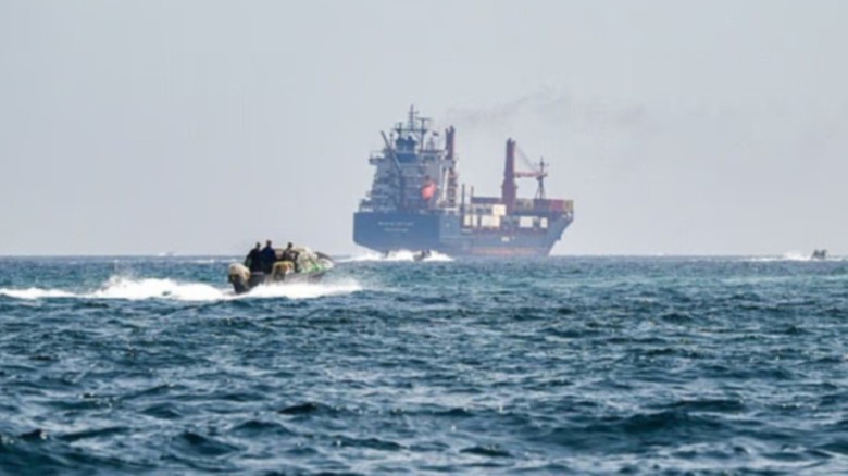 যে কারণে ফের হরমুজ প্রণালি বন্ধ করল ইরান