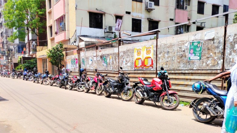 তেলের দাম বাড়লেও তীব্র সরবরাহ সংকটে রাজধানী