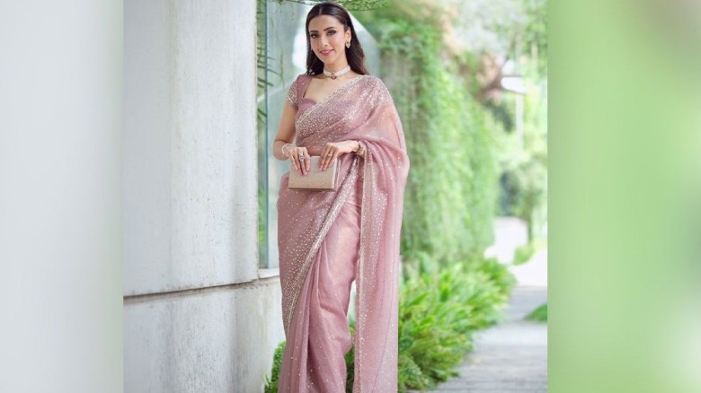 গ্ল্যামারাস লুকে নজর কাড়লেন বিদ্যা সিনহা মিম