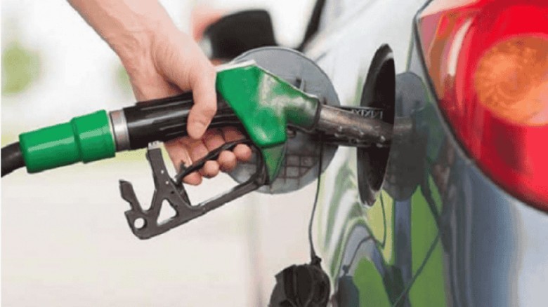 ডোমারে শিক্ষক-স্বাস্থ্যকর্মীদের জন্য জ্বালানি সরবরাহ