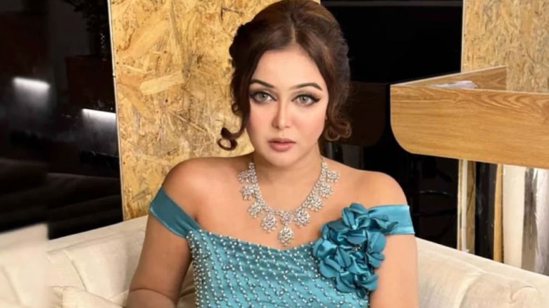 আলোচনায় থাকলেও বিএনপির মনোনয়ন পেলেন না অভিনেত্রী চমক