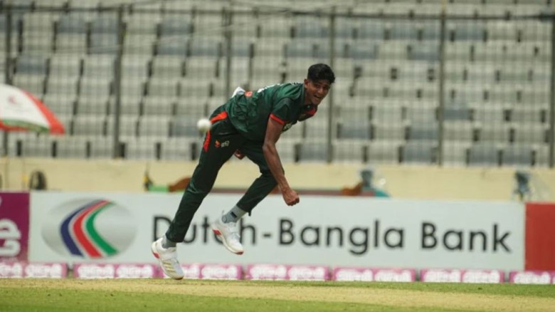 নাহিদের ৫ উইকেট: ১৯৮ রানেই কিউইদের থামাল বাংলাদেশ