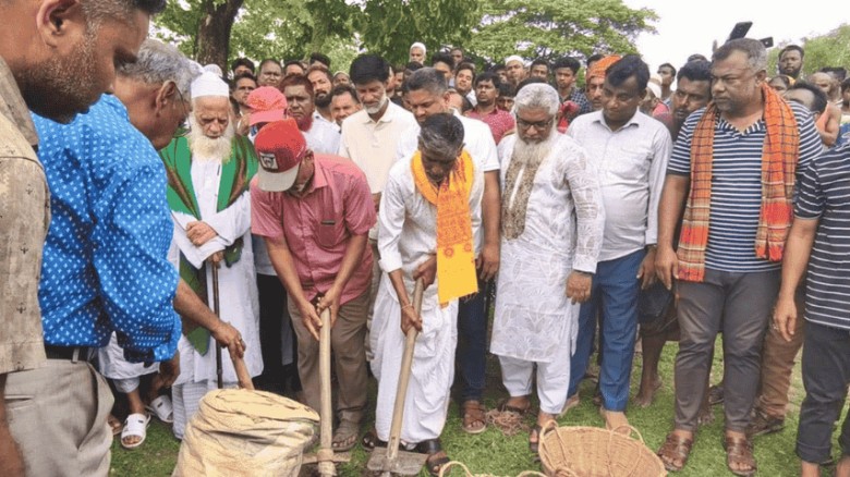 তিন ধর্মের প্রতিনিধির মাধ্যমে খাল খনন শুরু