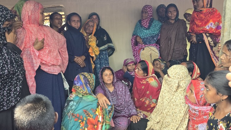 নওগাঁয় একই পরিবারের চারজনকে গলা কেটে হত্যা