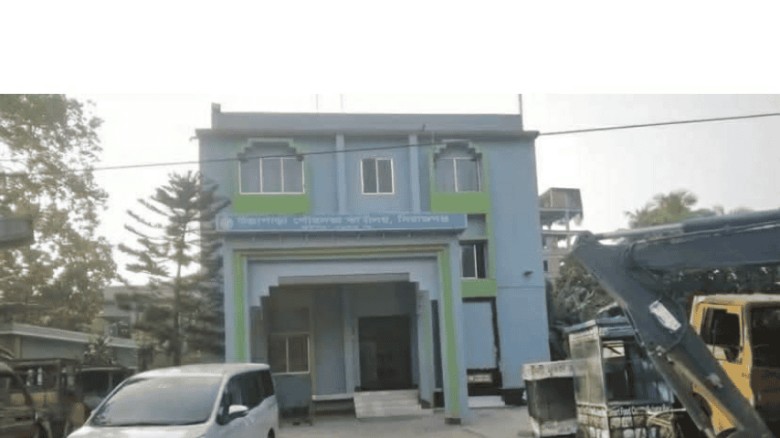 সওজ ও পৌরসভার দ্বন্দ্ব: উল্লাপাড়ায় ইজারা কার্যক্রম বন্ধ