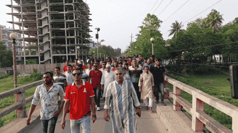 রাজাকারের বিরুদ্ধে ঝিনাইদহ স্বেচ্ছাসেবক দলের বিক্ষোভ