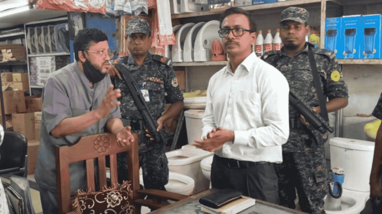 গ্যাসের দাম বেশি রাখায় ব্যবসায়ীকে জরিমানা