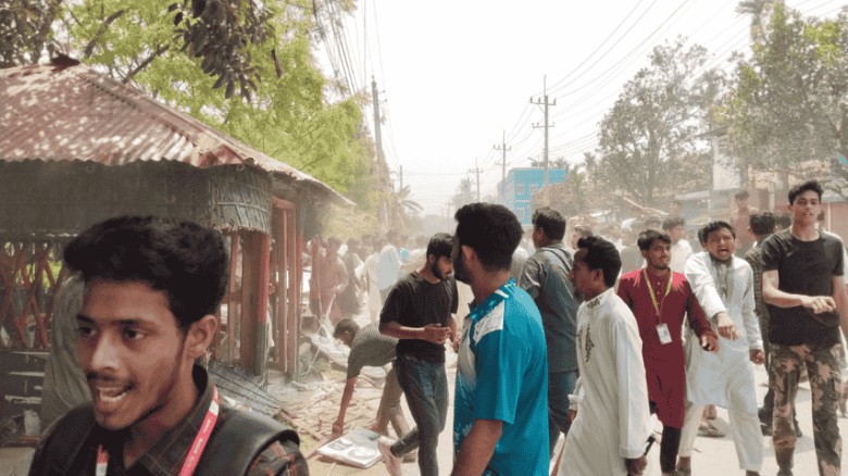 ঈশ্বরদী কলেজে ছাত্রদল-শিবির সংঘর্ষ: আহত ৭