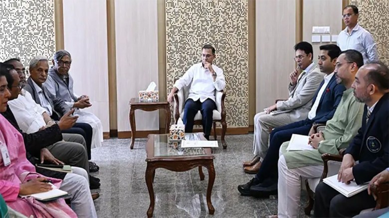 প্রধানমন্ত্রীর সঙ্গে অধ্যাপক আবদুল্লাহ আবু সায়ীদের বৈঠক