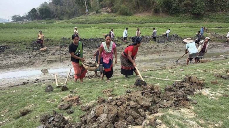 পাহাড়ে ৪০ দিনের খাল খনন কর্মসূচি, অংশ নিচ্ছেন ৬০০ গ্রামবাসী