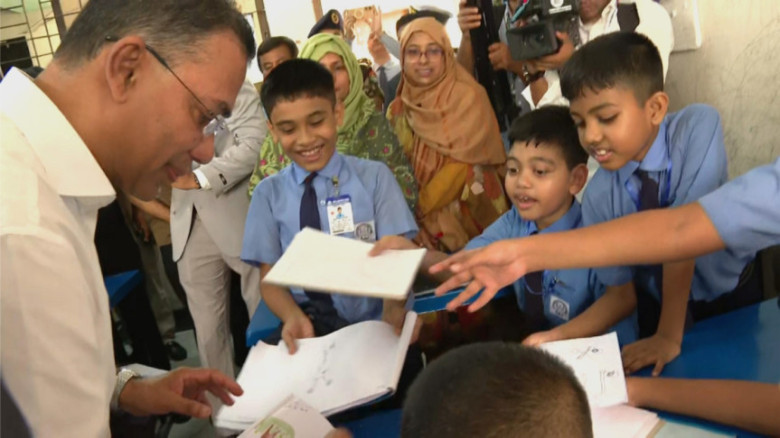 শিশুদের সঙ্গে প্রধানমন্ত্রীর প্রাণবন্ত সময়