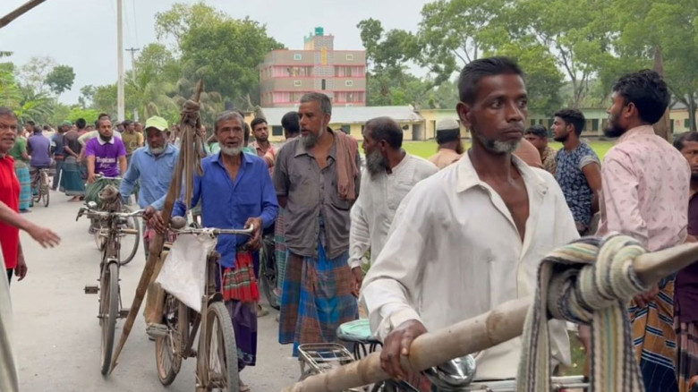 দেড় মণ ধানের দামে শ্রমিক বিক্রি