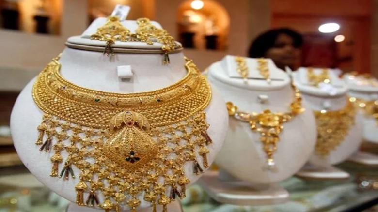 দেশের বাজারে আবারও কমল সোনার দাম