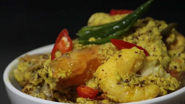 নারিকেল চিংড়ি ভাপা তৈরির সহজ রেসিপি