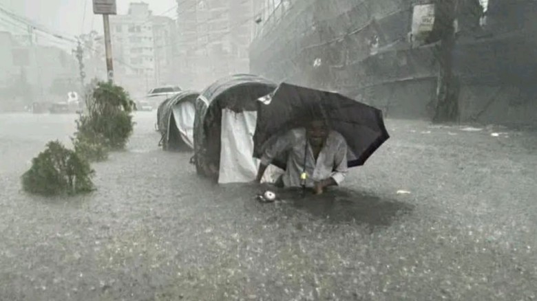 মৌসুমি বৃষ্টিতে তলিয়ে গেছে চট্টগ্রাম: জনজীবনে চরম দুর্ভোগ