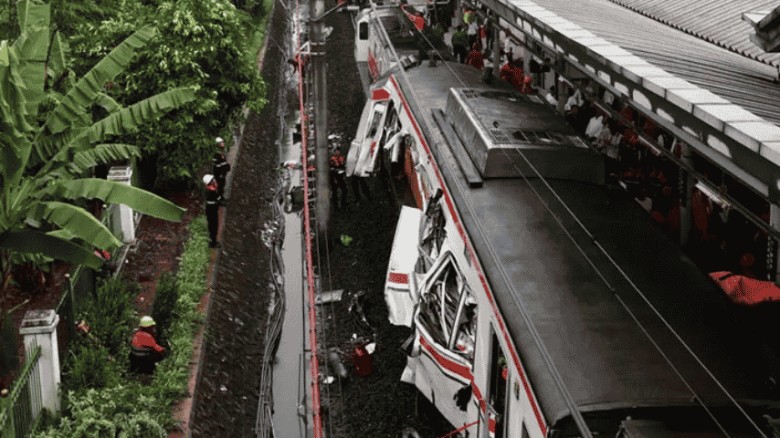 ইন্দোনেশিয়ায় ট্রেনের সংঘর্ষ: নিহত ১৪, আহত ৫০