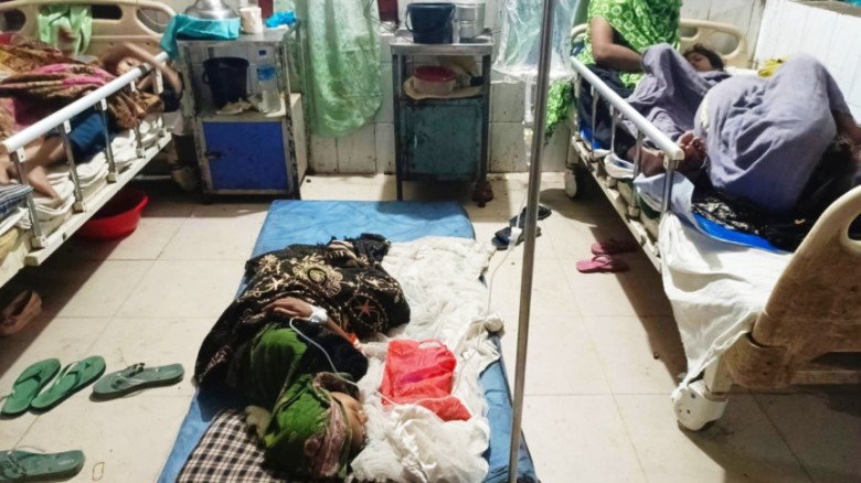 মেহেন্দিগঞ্জে পৃথক দুই বিদ্যালয়ে বজ্রপাত: শিক্ষকসহ ১৬ শিক্ষার্থী আহত