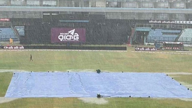বৃষ্টিতে ভিজছে চট্টগ্রাম, টস শুরু হতে দেরি