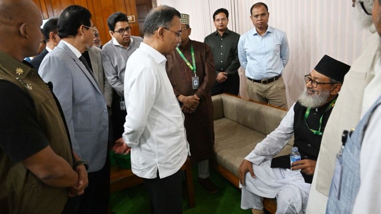 অধিবেশন চলাকালে অসুস্থ বিরোধীদলীয় এমপি, খোঁজ নিলেন প্রধানমন্ত্রী