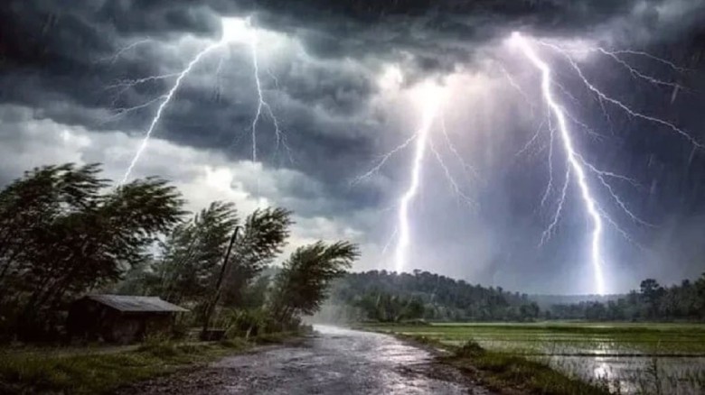 বজ্রপাতের মৌসুম: আতঙ্ক নয়, চাই প্রস্তুতি ও প্রতিরোধ