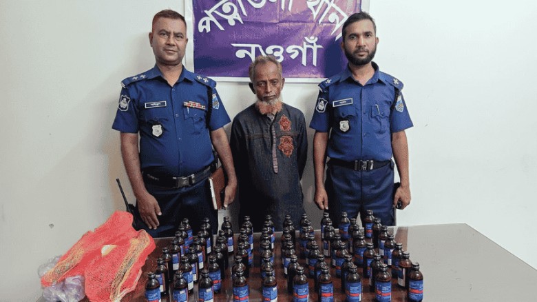 পত্নীতলায় ফায়ারডিল-ভ্যানসহ আটক ১