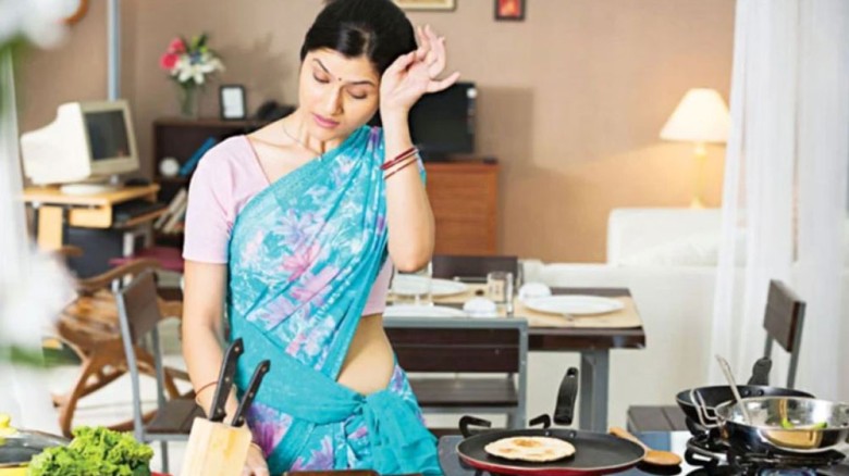 অফিস শেষে সংসারে বেতনবিহীন ‘দ্বিতীয় শিফট’