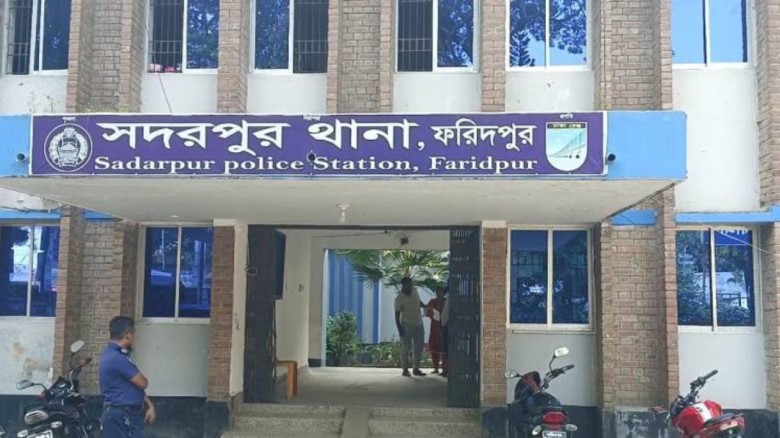 সদরপুরে মামলার বর্ণনা নিয়ে বির্তক, ক্ষোভ এলাকাবাসীর