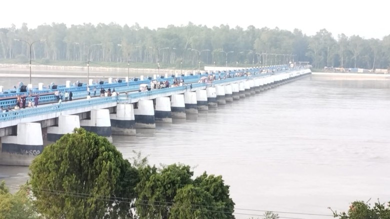 টানা বৃষ্টি ও উজানের ঢলে বাড়ছে তিস্তার পানি, আতঙ্কে নদীপাড়ের মানুষ