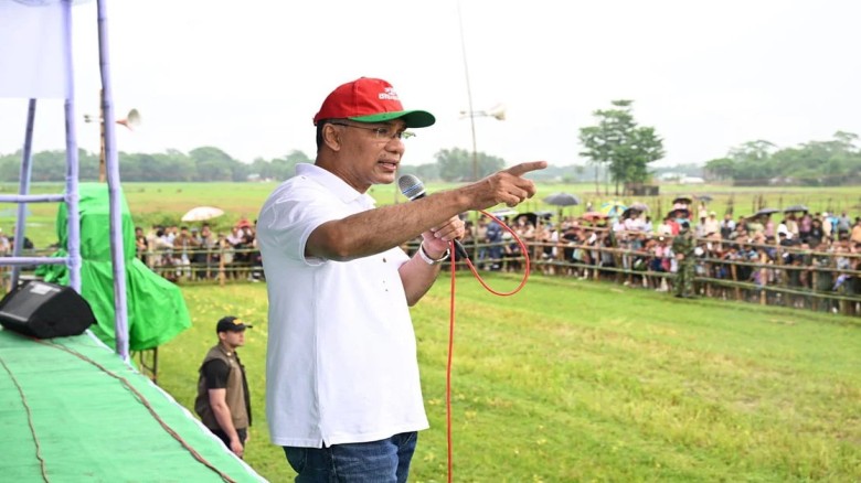 সিলেটে প্রধানমন্ত্রীর রসিকতা ‘শ্বশুরবাড়ির লোকজনকে  তো কথা শুনতে হবে’