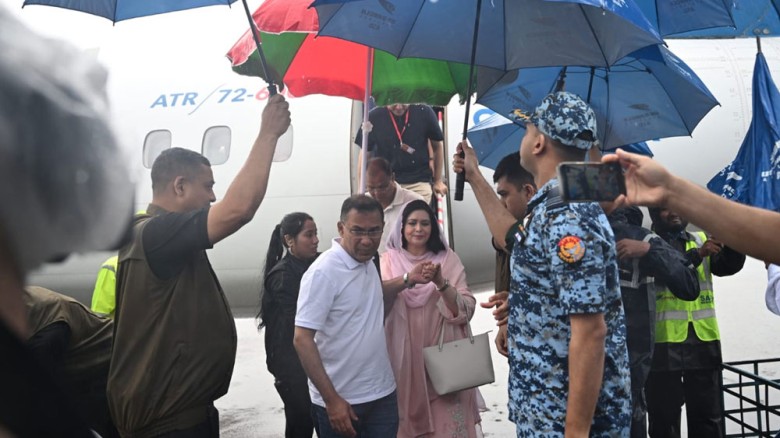 বৃষ্টির দিনে সহধর্মিণীর প্রতি প্রধানমন্ত্রীর যত্নে মুগ্ধ সোশ্যাল মিডিয়া