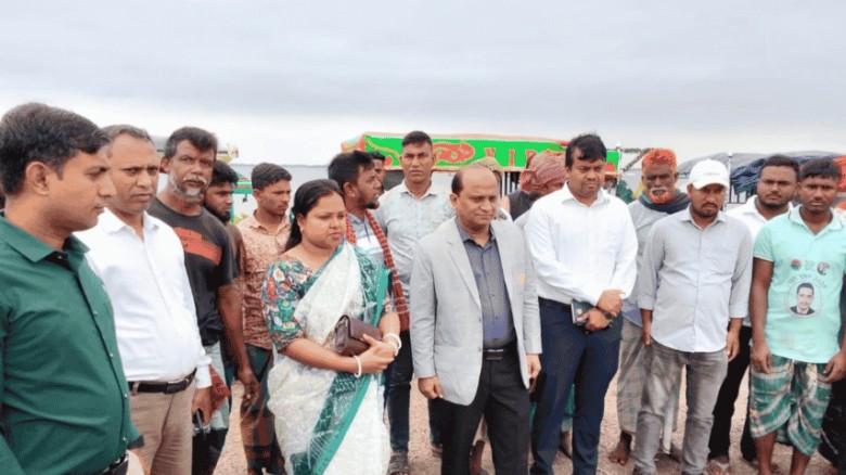 মদনে ফসলের ক্ষয়ক্ষতি পরিদর্শনে খাদ্য সচিব