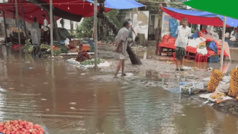ড্রেনেজ সংকটে মনুরহাট বাজারে চরম দুর্ভোগ