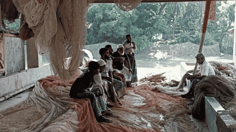 নিষেধাজ্ঞায় বিপাকে মোরেলগঞ্জের শতাধিক জেলে