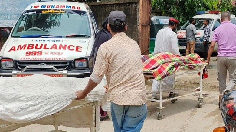 সড়কে ঠিকাদারের লোভের বলি হন শ্রমিকরা