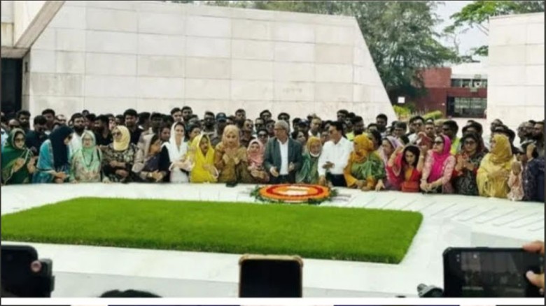 জিয়াউর রহমান ও খালেদা জিয়ার সমাধিতে বিএনপির সংরক্ষিত নারী এমপিদের শ্রদ্ধা