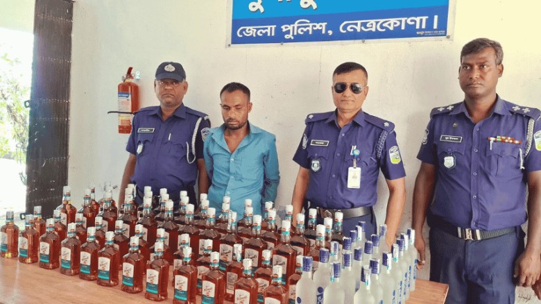 দুর্গাপুরে তিন বস্তা মদসহ গ্রেফতার ১