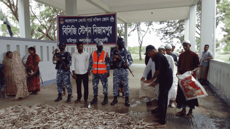 কলাপাড়ায় ১৪০০ কেজি মাছ জব্দ