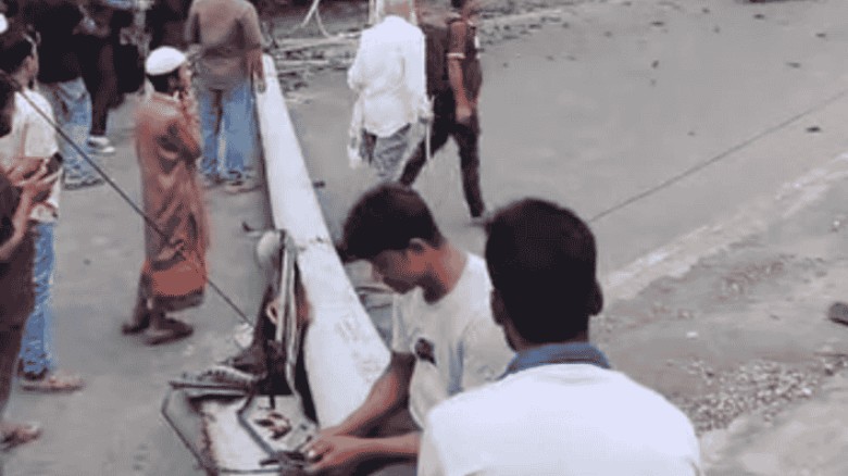 বিদ্যুতের খুঁটির চাপায় স্কুল শিক্ষিকা নিহত