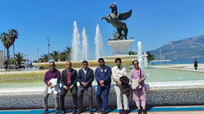 পেশাগত ও সাংস্কৃতিক অভিজ্ঞতার মেলবন্ধন